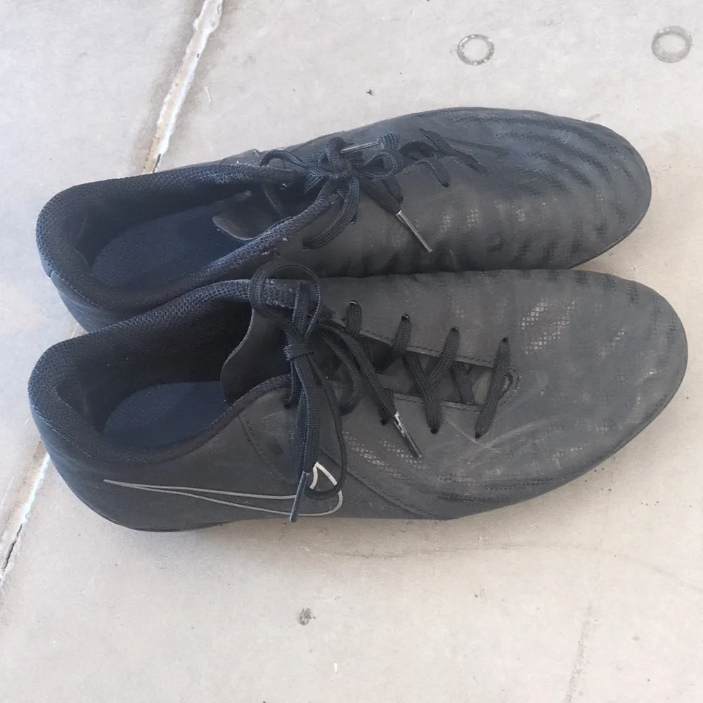 Nike‎ Men's Black Athletic Cleated Soccer Shoes Size 5.5